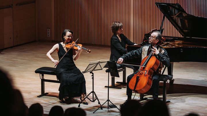 Tammikuun 2026 Tampere Chamber Music -festivaalilla esiintyvät kamarimusiikin kotimaiset ja kansainväliset tähtimuusikot, kuten viulisti Réka Szilvay, pianisti Natacha Kudritskaya ja sellisti Robert Cohen.