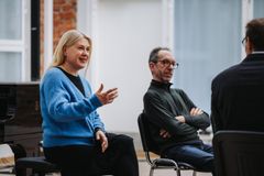 Tampere Chamber Music -festivaalin taiteellinen johtaja Heini Kärkkäinen ja sellisti Robert Cohen. Kuva: Matias Ahonen