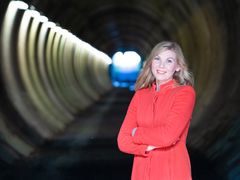 Naisen ääni -teoksen säveltäjä Minna Leinonen. Kuva: Ville Hautakangas