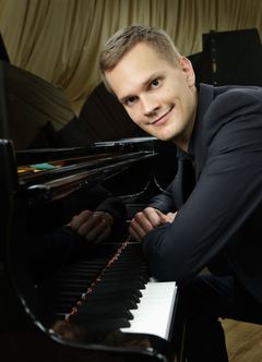 Pianisti Tuukka Vähätalo. Kuva: Heikki Tuuli