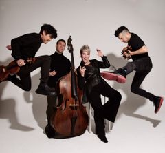 Mezzosopraano Joyce DiDonato ja Time for Three -jousitrio esiintyvät Tampere-talossa 5. elokuuta 2026. Kuva: Shervin Lainez