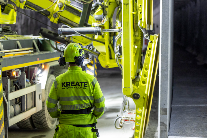 Kreate jatkaa kasvuaan Ruotsissa laajentamalla toimintaansa länsirannikolle ja maarakentamiseen, mikä vahvistaa myös nykyistä kallio- ja betonirakentamisen liiketoimintaa. Laajentumisen myötä Kreate-konsernille soveltuva infrarakentamisen markkina kasvaa 6,5 miljardista 8 miljardiin euroon. Tällä hetkellä Kreate Sverige työllistää jo 90 infra-alan ammattilaista.