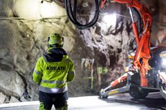 Kreate Sverige on allekirjoittanut Trafikverketin kanssa 98 miljoonan kruunun eli noin 9 miljoonan euron sopimuksen Tukholman ohitustie -hankkeeseen kuuluvan Lovön tunnelin sisustamisurakasta. Kreate Sverige toimi ensin urakassa aliurakoitsijana, mutta nousi sopimuksen myötä pääurakoitsijan rooliin.
