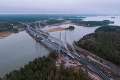 Mt180 Kirjalansalmen ja Hessundinsalmen siltojen parantamishanke ei ole vielä kokonaisuudessaan valmis, sillä parhaillaan käynnissä on vaativat vanhan Kirjalansalmen sillan purkutyöt. Tämän jälkeen Kreate ennallistaa alueen tiepohjan luonnontilaan sekä elävöittää maisemaa istuttamalla puita ja viherkasveja. Kokonaisuudessaan hanke valmistuu vuoden 2026 loppuun mennessä.