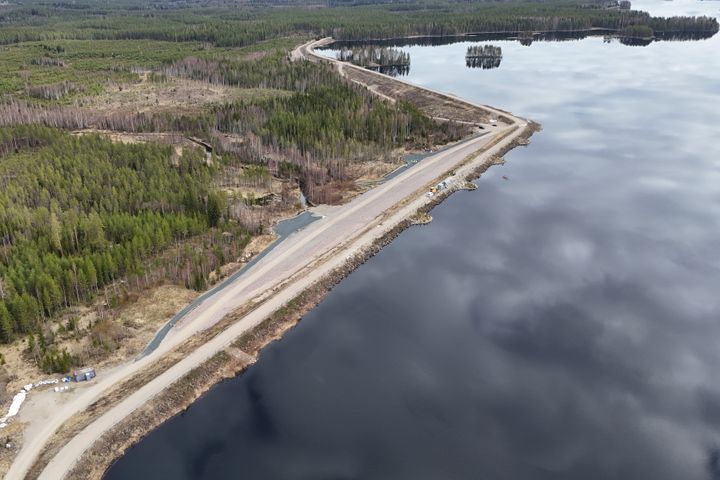 Kreate-konserniin kuuluva KFS Finland toteuttaa noin 11 miljoonan euron patohankkeen Pamilon vesivoimalaitoksella. Hankkeessa KFS Finland rakentaa padon sisään vesitiiviin katkaisurakenteen ponttilukollisilla porapaaluilla. Kyseessä on poikkeuksellisen vaativa kohde, sillä työ tehdään toiminnassa olevan vesivoimalaitoksen yhteydessä ja Pamilon korkeimmalla patojaksolla.