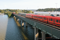 Kreate toteuttaa Kulosaaren metrosillan korjausurakan Helsingissä. Vaativa urakka kasvattaa yhtiön kolmannen vuosineljänneksen tilauskantaa 8,2 miljoonalla eurolla. Kreate rakentaa parhaillaan myös Junatien metrosillan uusimishanketta sekä Hopeasalmentien sillan ja metrotunnelin korjausurakkaa samaisella metroradalla.