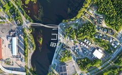 Hartaanselänrannan sijainti suistossa luonnon syleilyssä, mutta kuitenkin vain parin kilometrin päässä Oulun keskustasta, on täysin uniikki.