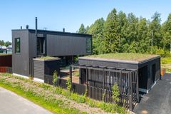 RKL:n raati kiinnitti Hietasaaren Veistoissa huomiota muun muassa viherkattojen viivytysratkaisuja hyödyntävään hulevesien hallintaan.