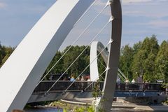 Asuntomessujen avajaispäivänä käyttöön otettu Hartaansilta yhdisti Hartaanselänrannan Asuntomessualueen Tuiran kaupunginosaan. Uusi kevyenliikenteenväylä nopeuttaa matkaa Oulun keskustaa entisestään.