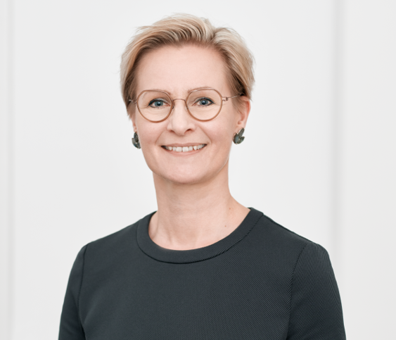 ”Toivomme, että avoimuusrekisteri omalta osaltaan vie vaikuttamiseen ja lobbaamiseen liittyvää keskustelua eteenpäin normalisoiden vaikuttamista niin, että päättäjät kokevat, että on hyvä asia keskustella erilaisten sidosryhmien kanssa ennen päätösten tekemistä", sanoo Rud Pedersenin toimitusjohtaja Susanna Korpivaara.