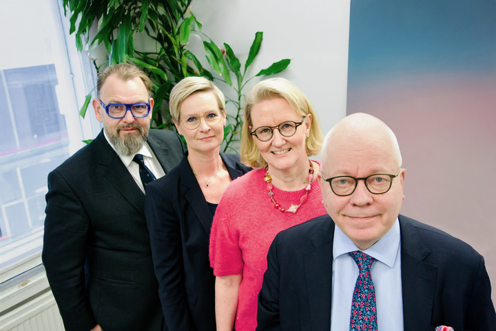 Kuvassa vasemmalta: Morten Rud Pedersen, Rud Pedersen Groupin perustaja ja toimitusjohtaja, Susanna Korpivaara, Rud Pedersen Finlandin Managing Partner, Riikka Kouhi, Tekirin toimitusjohtaja sekä Harri Saukkomaa, Tekirin perustaja