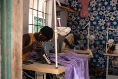 Ohjelmamme tukee nuorten työllistymistä Saharan eteläpuolisessa Afrikassa, Lähi-idässä ja Ukrainassa.