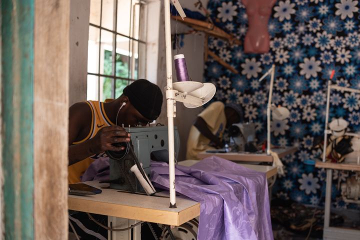 Ohjelmamme tukee nuorten työllistymistä Saharan eteläpuolisessa Afrikassa, Lähi-idässä ja Ukrainassa.