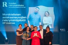 OP Uusimaa voitti Vuoden rekrytointiteko 2025 -palkinnon monikielisten asiakasneuvojien rekrytointipilotillaan. Kuva: Duunitori / Niko Raappana