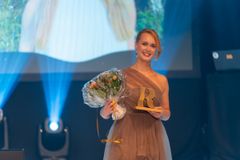 Nordean rekrytoija Sanna Frisk nappasi Vuoden rekrytoijan tunnustuksen Rekrygaalassa 2025. Kuva: Duunitori / Niko Raappana