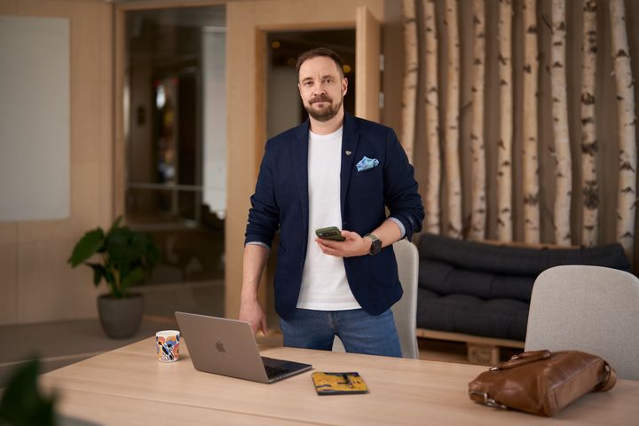 "Moni palkka-avoimuuden mukanaan tuoma hyvä asia hyödyttää yhtä lailla työnantajaa kuin osaajaa", sanoo Duunitorin johtava asiantuntija Lauri Vaisto.