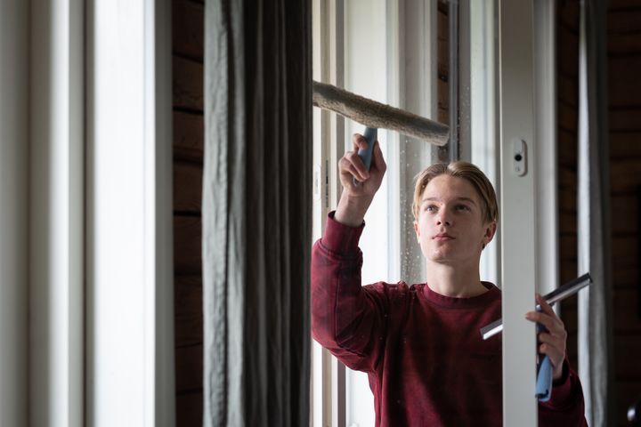Moni ilman kesätöitä jäänyt nuori on työllistänyt itsensä tarjoamalla esimerkiksi ikkunanpesua, lasten tai lemmikkien hoitoa tai nurmikonleikkuuta. Yksi vaihtoehto on 4H-yritys.