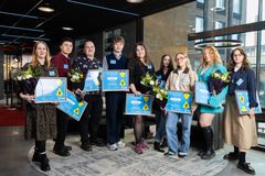 Tässä ovat Cannesiin lähtijät! Vasemmalta kategoriavoittajat Digital: Veera Paukku (Emma Rinneheimo puuttuu kuvasta), Media: Stanislav Hasanov ja Aleksi Auvinen, Print: Tomi Salo ja Riikka Lahti, PR: Vilma Laitakari ja Vivi Sallinen sekä Film: Fanni Perttola ja Marianna Metsänheimo.