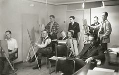 Mäntän taidekerho pääkonttorin kokoushuoneessa vuonna 1951