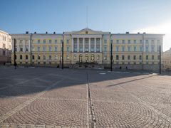 Engelin suunnittelema Suomen suuriruhtinaskunnan keisarillinen senaatti (1817–1822), nykyinen Valtioneuvoston linna