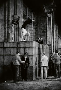 Yöllinen temppu kellotornin alla, 1978