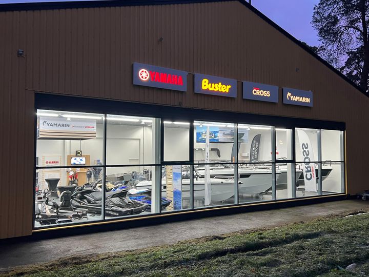 I Platinum Boats nya butik på Duvaldtsvägen i Vasklot finns cirka femton båtar samt bland annat Yamahas utombordsmotorer.
