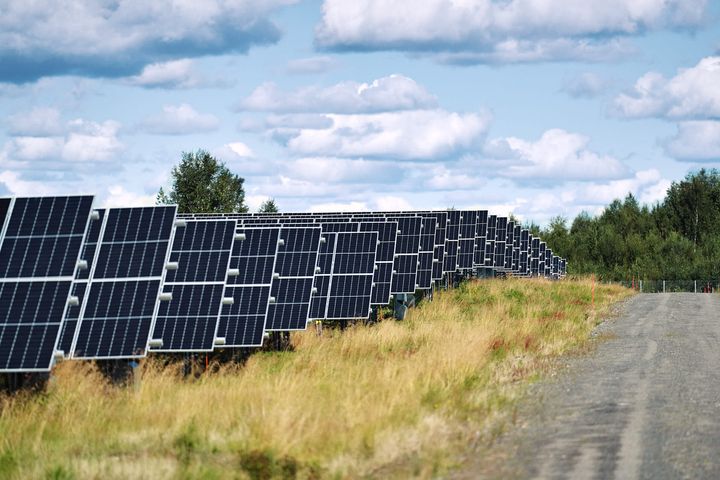 Skarta on myynyt Solarigolle Nivalan Kurunpuhtoon suunnitellun aurinkovoimahankkeen hankeoikeudet. Aurinkosähkön tuotannon on tarkoitus alkaa syksyllä 2027.