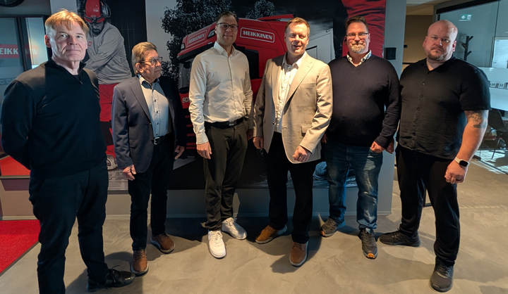 Juha Lehtonen (Kerabit), Perttu Jauhiainen (Kerabit), Juha Kananen (Heikkinen Yhtiöt), Jouni Metsämäki (Kerabit), Heikki Rantanen (Heikkinen Yhtiöt) ja Harri Tenhunen (Heikki Yhtiöt)