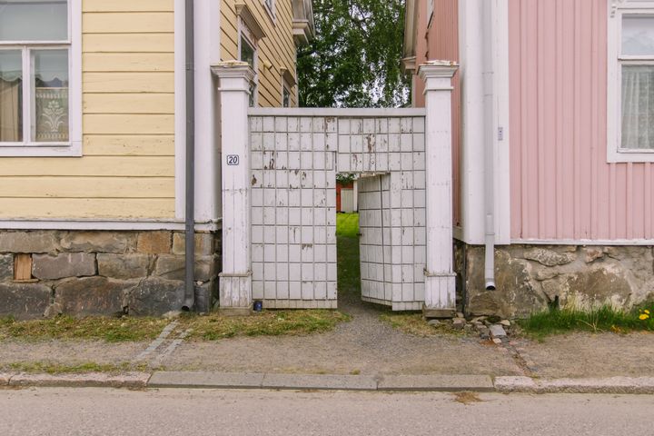 Portti Draken talon sisäpihalle
