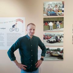 Syksyn ruotsinkielisillä kuraattorikierroksilla kuraattori Erik Engberg kertoo näyttelyn teemoista, taustoista ja esineistä.