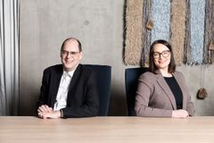 Kokkolan kaupungin kehitysjohtaja Jonne Sandberg ja strategiapäällikkö Piia Isosaari.