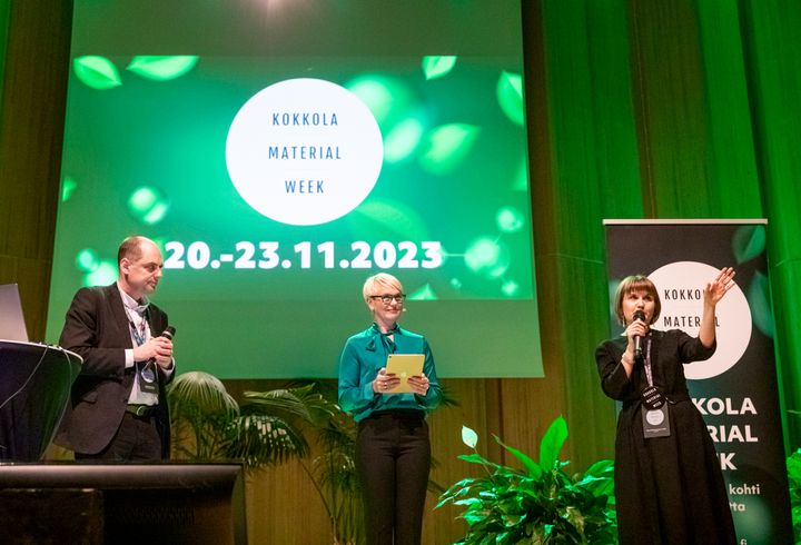 Kokkola Material Week Avajaisseminaari 2022, kuvassa Jonne Sandberg, Baba Lybeck ja Nora Birkman Neunstedt