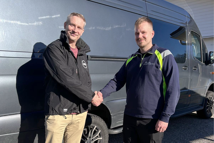 MV-J%E4%E4hdytyksen%20operatiivinen%20johtaja%20Tatu%20Salminen%20ja%20Lapin%20Kylm%E4tekniikan%20yritt%E4j%E4%20Juho%20Kauvosaari