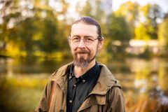 Tampereen yliopiston väitöskirjatutkija Pasi Takkisen väitöstutkimuksen mukaan kasvatus ei nykyisellään kyseenalaista teknologiaan liittyviä tulevaisuuskäsityksiä.