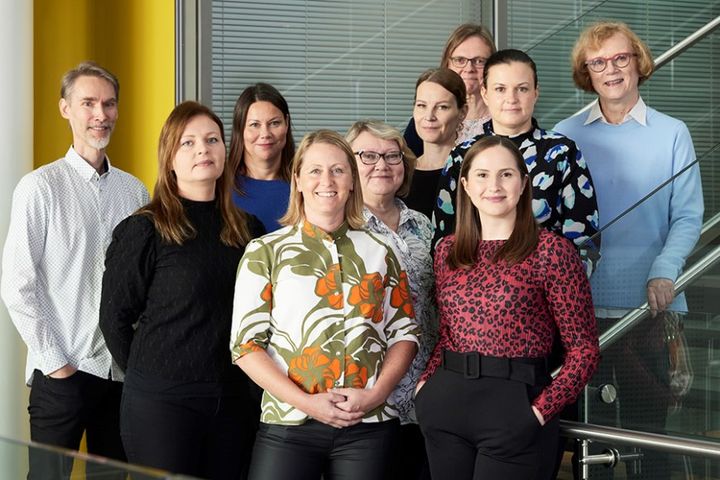 Tutkijoita ryhmäkuvassa.