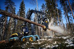Liikkuvat työkoneet ovat nykyisin erittäin pitkälle kehittyneitä ja erikoistuneita laitteita. Esimerkiksi metsäkoneet ja traktorit on varustettu useilla tietokoneilla ja automaatiojärjestelmillä, jotka on optimoitu tukemaan työkoneiden tehtäviä.