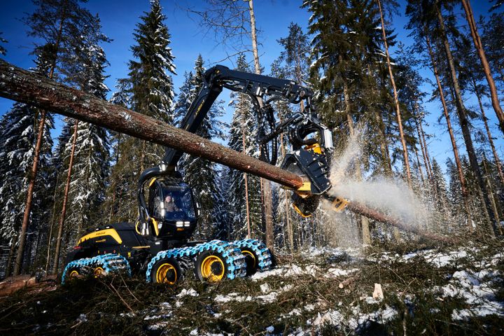 Liikkuvat työkoneet ovat nykyisin erittäin pitkälle kehittyneitä ja erikoistuneita laitteita. Esimerkiksi metsäkoneet ja traktorit on varustettu useilla tietokoneilla ja automaatiojärjestelmillä, jotka on optimoitu tukemaan työkoneiden tehtäviä.