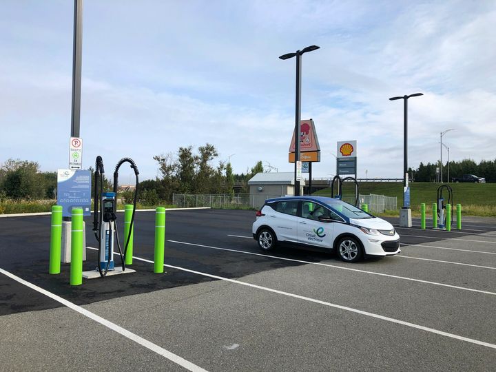 The first of Québec’s new charging stations featuring dynamic power capability will be installed at the St-Hubert restaurant, a founding member of the Electric Circuit.