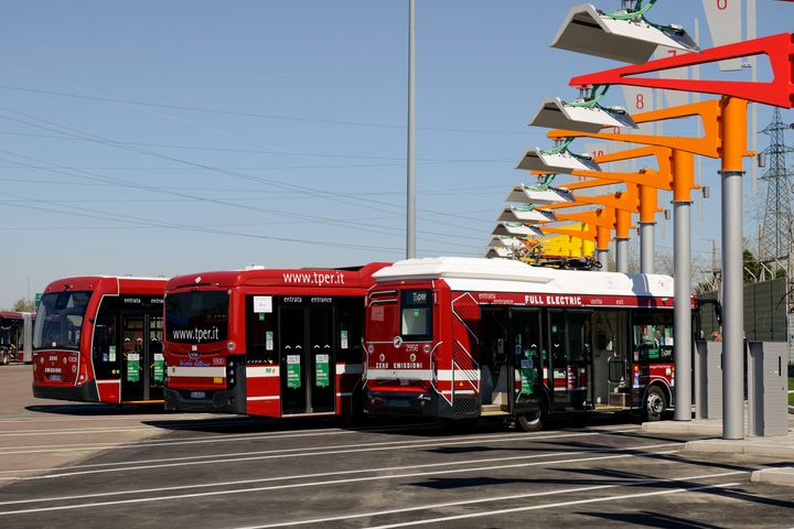 At this site, TPER will charge 20 electric buses with five single-output Kempower Satellites and 20 Kempower Pantographs.