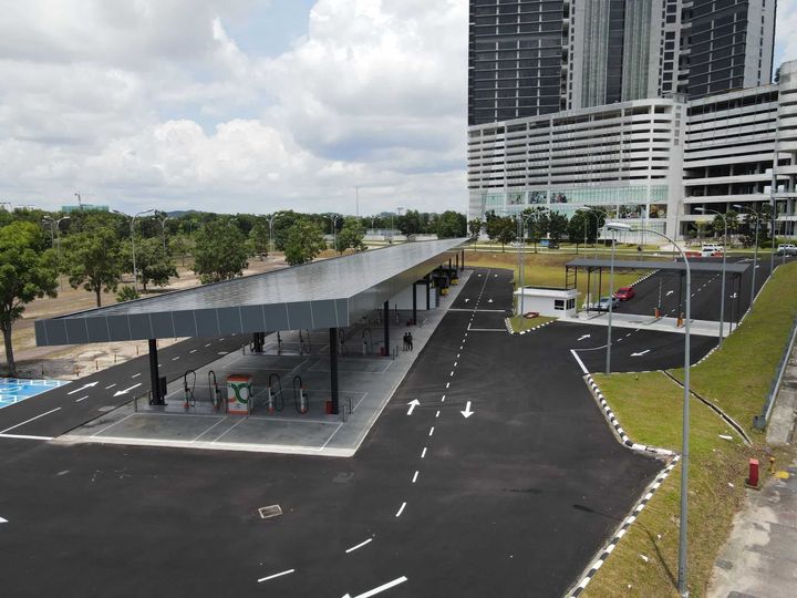 The total charging capacity of the Mall of Medini charging hub is 1.2MW with 28 single-output Kempower Satellites.