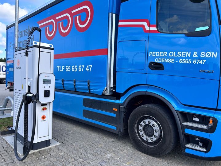 Kempower collaborated with GodEnergi to deliver the first megawatt charging station in Denmark for logistics firm Danske Fragtmænd’s Odense depot.