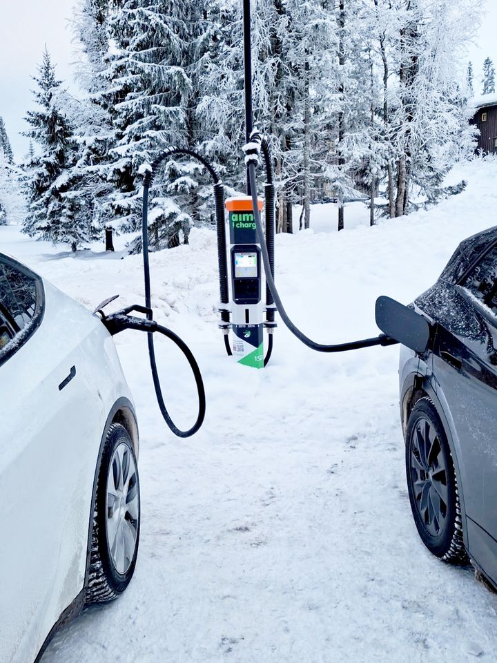 Kempower and Aimo are collaborating with SkiStar to install four new Kempower fast EV charging points in the popular ski resort of Lindvallen in Sälen, Sweden.