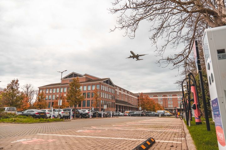 Kempower partners with Roam to bring new ultra-fast EV charging points to Hilton London Heathrow Terminal 5 hotel.