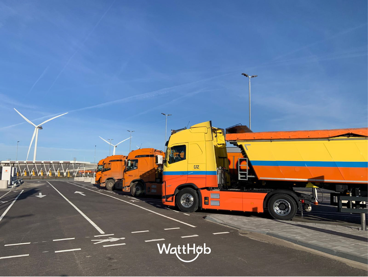 Kempower ja WattHub toimittivat infrastruktuurin Alankomaiden toiseksi suurimmalle julkiselle rekkojen DC-pikalatausasemalle Rotterdamin satamassa