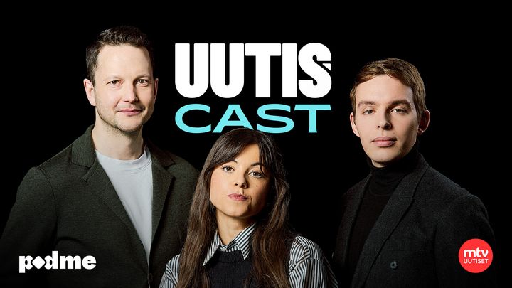 Podmen tuottamaa uutta ajankohtaispodcastia, Uutiscastia, juontavat toimittajat Jaakko Loikkanen (vas.), Adile Sevimli ja Alec Neihum. Uutiscastin jaksot julkaistaan torstaisin klo 15 ilman mainoksia Podmessa sekä kaikilla yleisimmillä podcast-alustoilla.