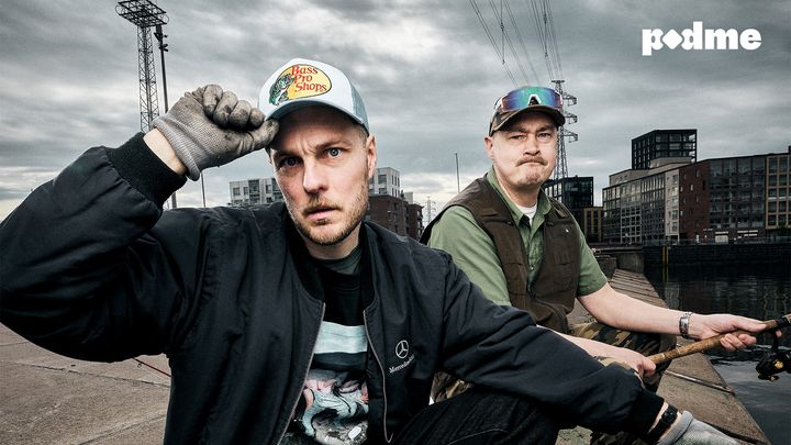 Tuomas Tuomi-Nikulan (vas.) ja Jussi Urpalaisen radiosta tuttu Hikinen Iltapäivä -puheohjelma tekee paluun, nyt Podmen tuottamana podcastina. Podcastin jaksot ilmestyvät perjantaisin 29.5. alkaen kaikilla yleisimmillä podcast-alustoilla.