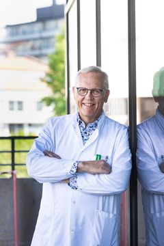 – Tänä päivänä MS-taudin lääkehoito on tehokasta, vaihtoehtoja on monia ja hoito aloitetaan varhain, kertoo Neuroliiton ja MS-säätiön hallituksen puheenjohtaja, neurologian dosentti Juha-Pekka Erälinna.
