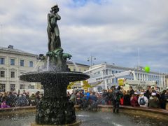 Mantan alla sijaitseva sähkökeskus on peräisin suomalaiselta keskusvalmistajalta Gisteleltä. Keskuksessa käytetään Schneider Electricin suojaus- ja valvontakomponentteja. Kuva: Ninaras / CC BY-SA 4.0