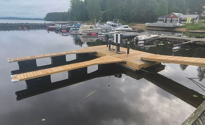 eParking on suomalaisen teknologiayrityksen IGL-Technologiesin operointibrändi autojen lataukseen, lämmitykseen ja pysäköintiin sekä veneiden lataukseen.