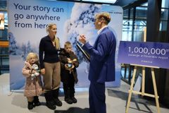 Johan Juujärvi, Rovaniemi Airport's Manager from Finavia giving a diploma for the millionth passenger at Rovaniemi.